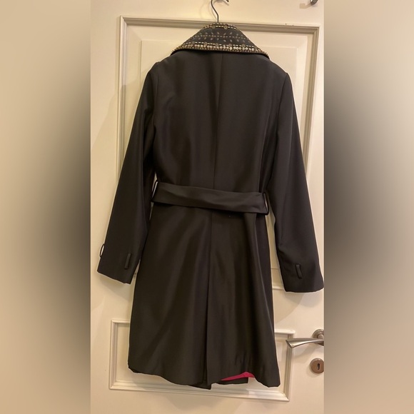 Morgan de Toi Black Trench Coat with Pink Lining - Picture 5 of 9